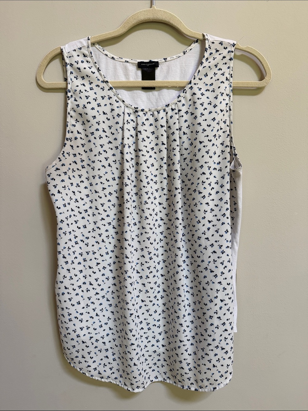 Ann Taylor - Sleeveless Top Floral Print